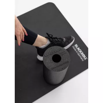 Wałek STANDARD 30 cm BLACKROLL (czarno-różowy)