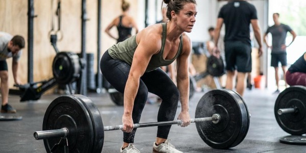 Trening siłowy – zasady, korzyści i skuteczne ćwiczenia siłowe dla każdego poziomu
