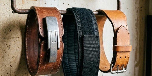 Jak wybrać pas treningowy do podnoszenia ciężarów na siłownię